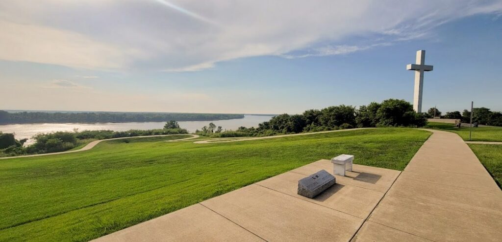 Cross Over Look (confluence of Ohio and Mississippi Rivers)