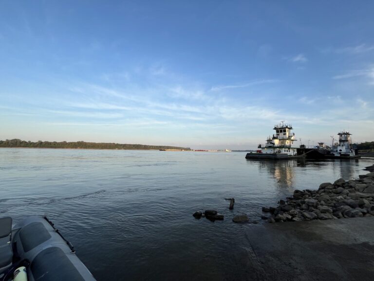 Towboats at Wickliffe